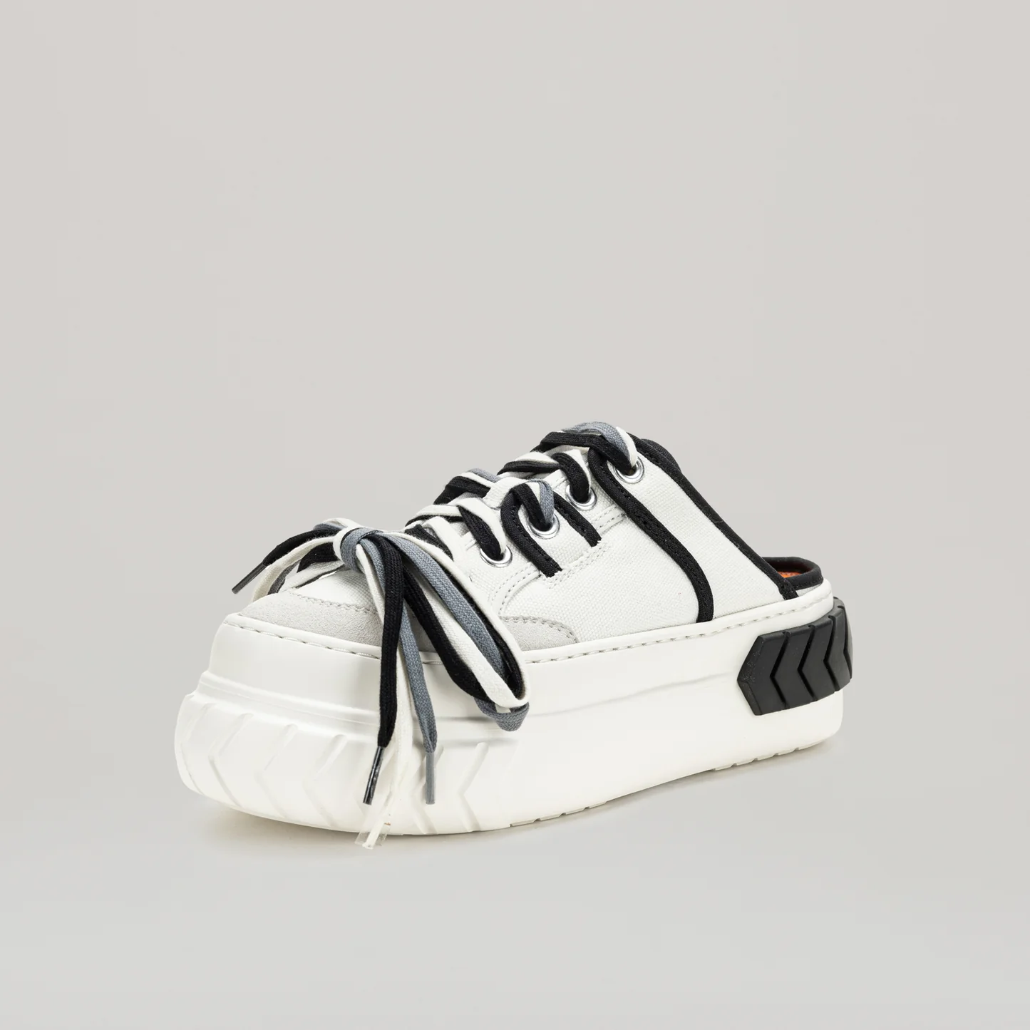 TYRES PLATFORM MULES-WHITE/SILVER__streetdrip.top